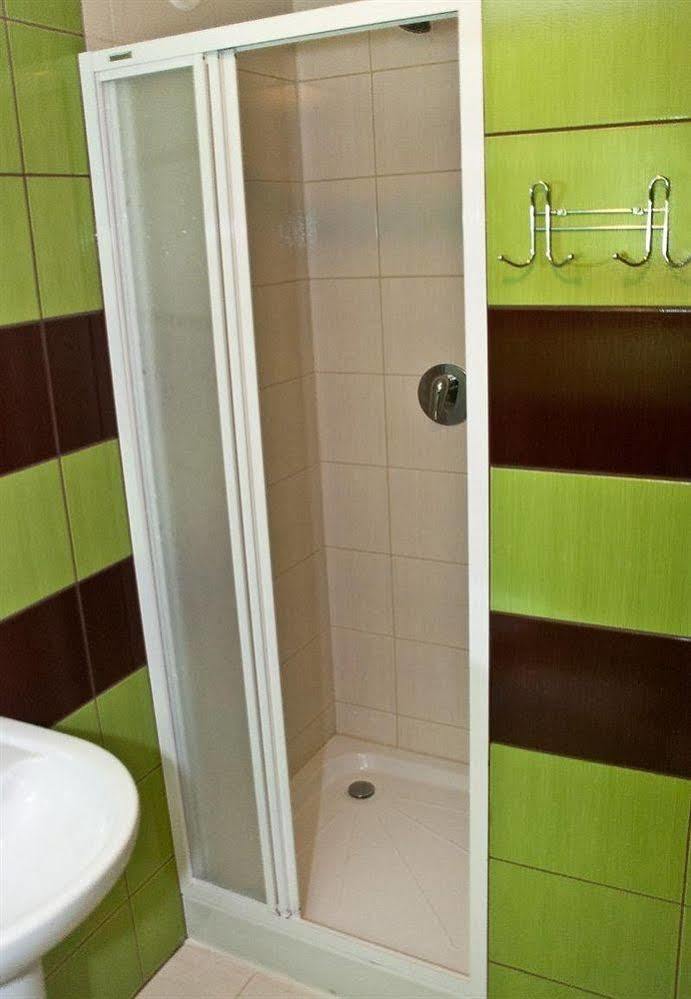 Frolic Goats Hostel Poznan Ngoại thất bức ảnh