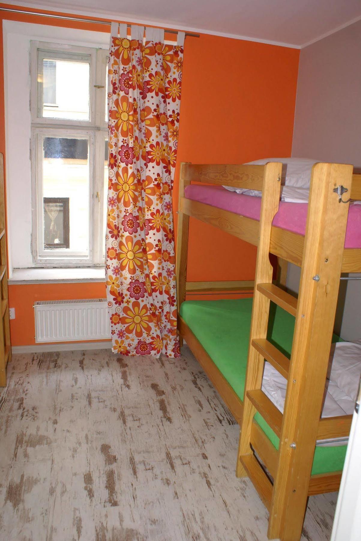 Frolic Goats Hostel Poznan Ngoại thất bức ảnh